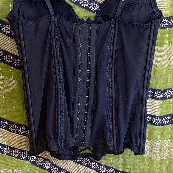 Victoria's Secret Padded Black Lace Corset Size 36B - Picture 7 of 11